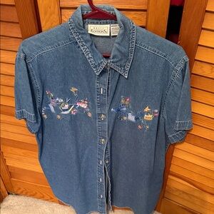 Vintage button down short sleeve denim shirt by Basic Editions. Size M